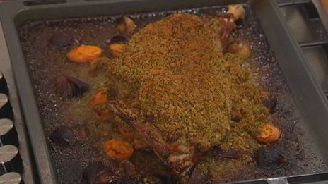 нога ягненка, запеченная под пряной корочкой