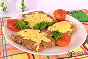 Сочные свиные отбивные с сыром