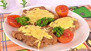 Сочные свиные отбивные с сыром