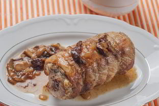 Свиная корейка фаршированная грибами и сыром