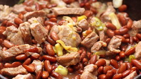 свинина с фасолью