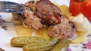 Свинина с картофелем запеченная в рукаве