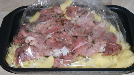 свинина с картофелем запеченная в рукаве