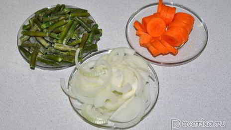 свинина с зеленой фасолью и грибами