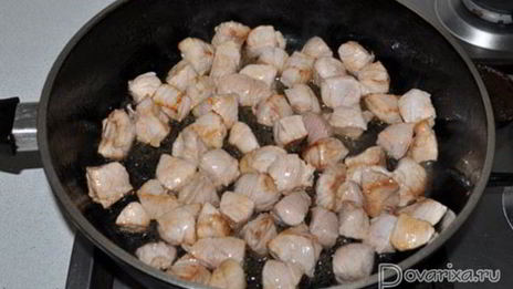 свинина с зеленой фасолью и грибами