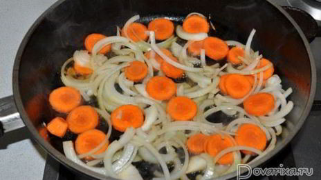 свинина с зеленой фасолью и грибами