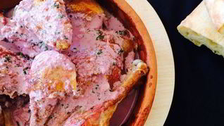 Цыпленок под соусом из ежевики