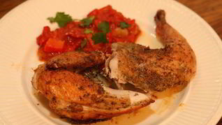 Цыпленок с соусом из помидоров и перца