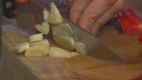 цыпленок с соусом из помидоров и перца