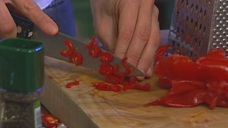 цыпленок с соусом из помидоров и перца