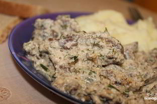 Тушеная телятина со сливками