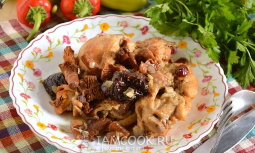 Рецепт тушеный кролик с лисичками и сухофруктами