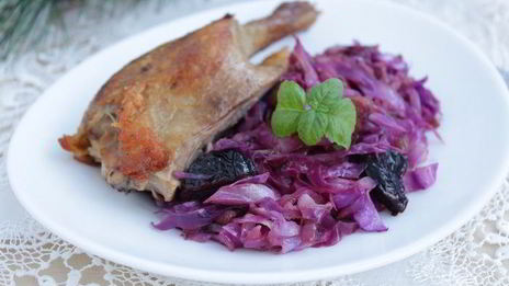 утиные ножки с красной капустой