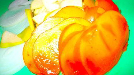 запеченное мясо с айвой и хурмой