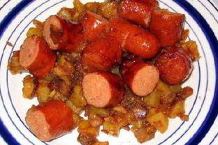 Жареная колбаса с картофелем