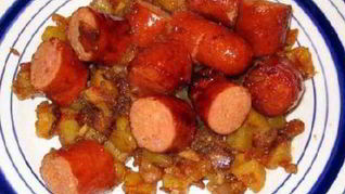 Жареная колбаса с картофелем