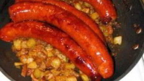 жареная колбаса с картофелем