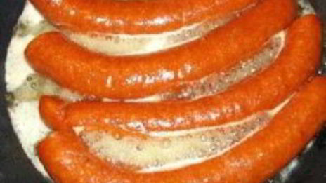 жареная колбаса с картофелем