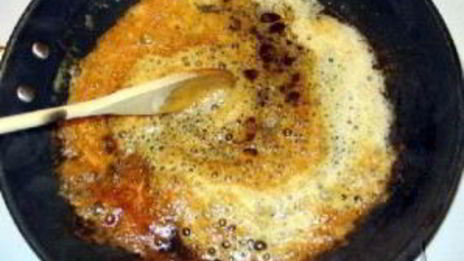 жареная колбаса с картофелем