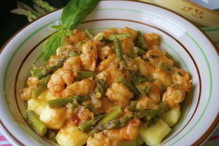 Ньокки с креветками и спаржей