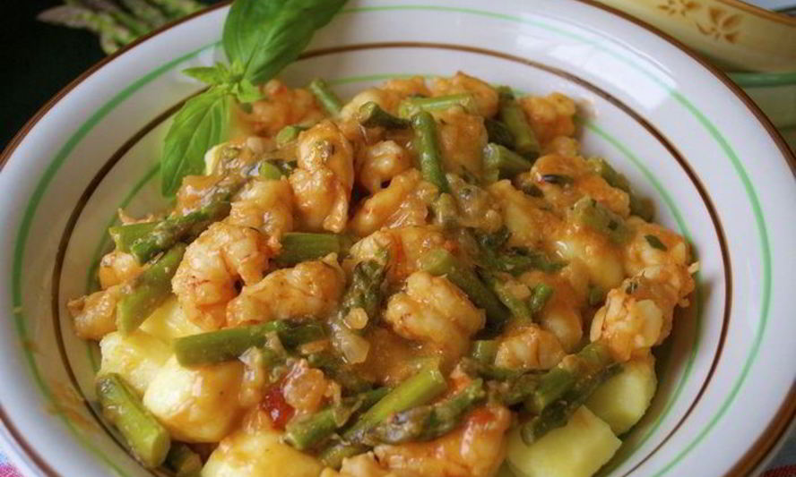 Рецепт ньокки с креветками и спаржей