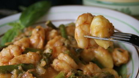 ньокки с креветками и спаржей