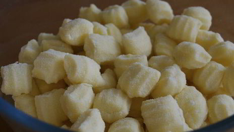 ньокки с креветками и спаржей