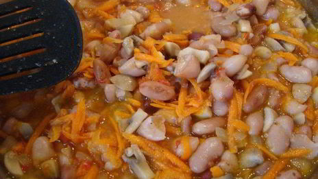 фасоль с томатной пастой