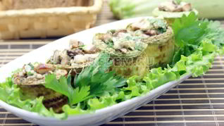 Кабачки фаршированные грибами