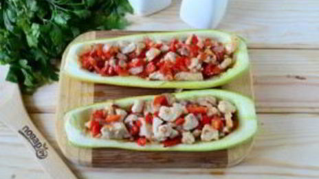 кабачки, фаршированные куриной грудкой