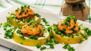 Кабачки с фаршем в сметанно-томатном соусе