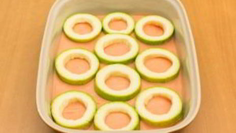 кабачки с фаршем в сметанно-томатном соусе