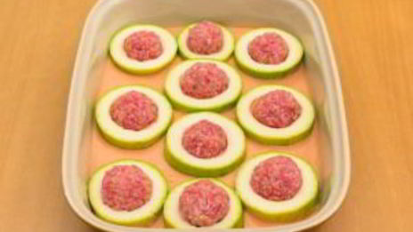 кабачки с фаршем в сметанно-томатном соусе