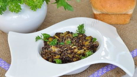 кабачки тушеные в морковном соке c чечевицей