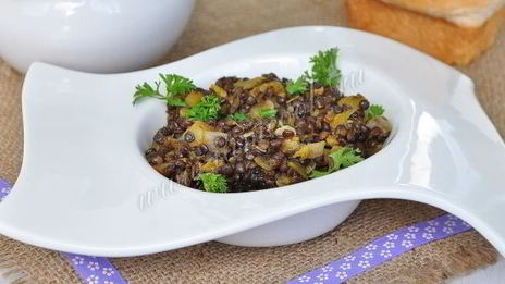 кабачки тушеные в морковном соке c чечевицей