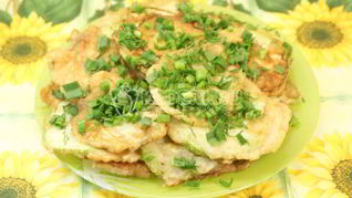 Кабачки в кляре с зеленью