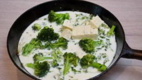 капуста брокколи под сливочным соусом