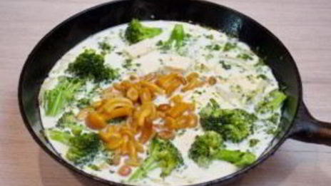 капуста брокколи под сливочным соусом