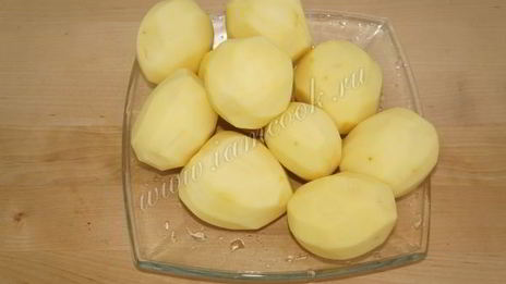 картофельные дольки, запеченные с чесноком и соевым соусом