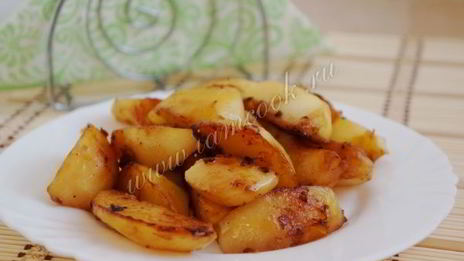 картофельные дольки, запеченные с чесноком и соевым соусом