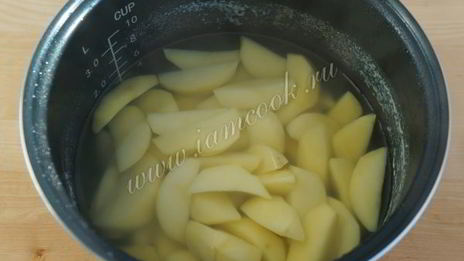 картофельные дольки, запеченные с чесноком и соевым соусом