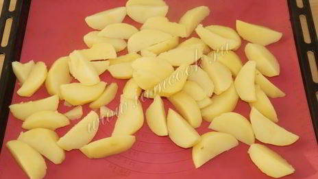 картофельные дольки, запеченные с чесноком и соевым соусом