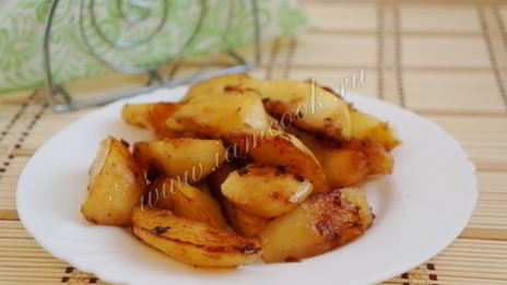 картофельные дольки, запеченные с чесноком и соевым соусом