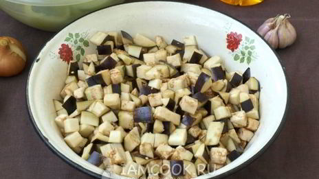 перец, фаршированный баклажанами