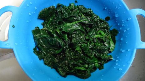 шпинат с яйцом в духовке