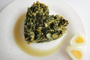Шпинат, тушенный с яйцом