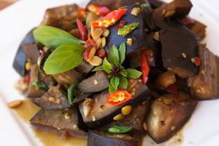 Соленые баклажаны с чесноком