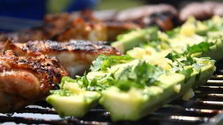 Цукини на гриле с мятой, чесноком и лимоном