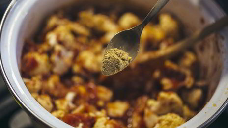 цветная капуста в пряном томатном соусе