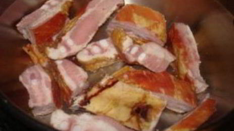 тушеная картошка с копчеными ребрышками